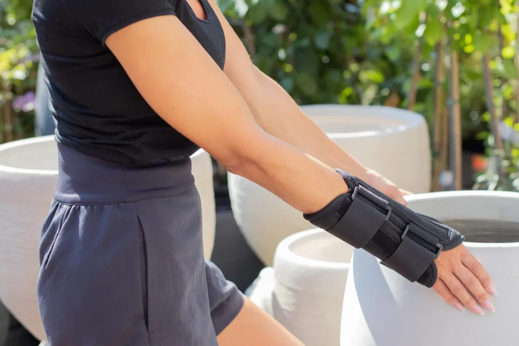 Wrist Forearm Brace: Features, Cleaning and Maintenance Tips Wrist Brace Tips