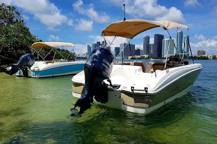 Best Times of Day to Book a Boat Rental Miami Beach Adventure caption 1
