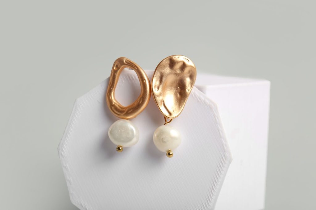 “Old Money” Earring Styles for 2026 image 15