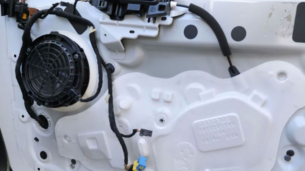 peugeot 308 ii factory door speaker removed from door panel