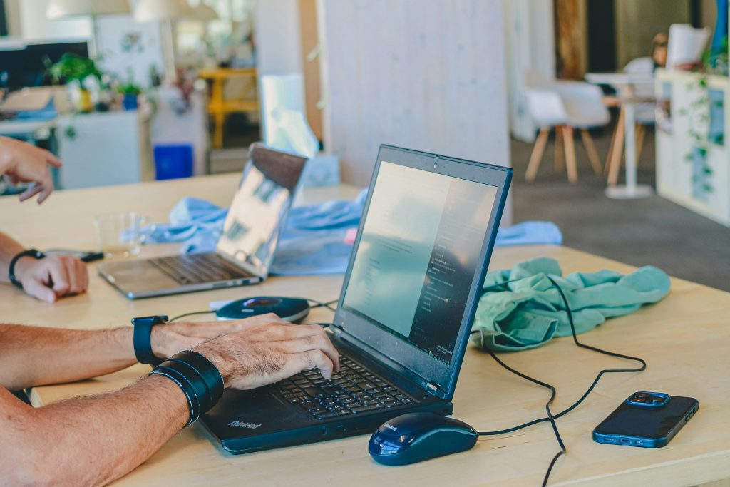 Latency, UI Simplicity, and Algorithmic Transparency: Lessons from High-Frequency Interactive Platforms for Modern App Development sigmund Uywp JHgVP4 unsplash